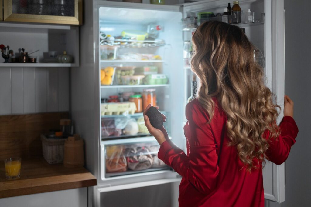 Scopri quale frigorifero comprare con la nostra guida completa. Confronta tipologie, consumi e funzionalità per scegliere il modello perfetto per la tua casa.